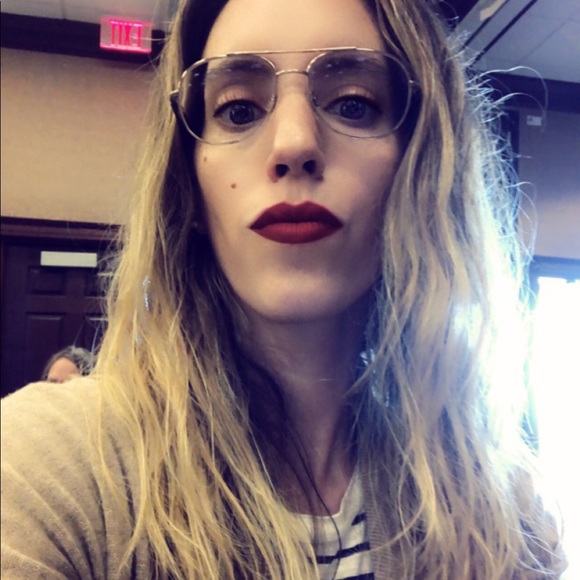 Meet your Posher, Lizzie - Picture 1 of 3